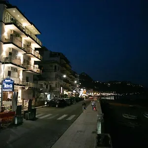 La Riva Hotel